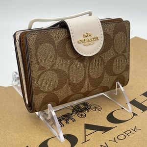 Coach Signature Medium Corner Zip Wallet